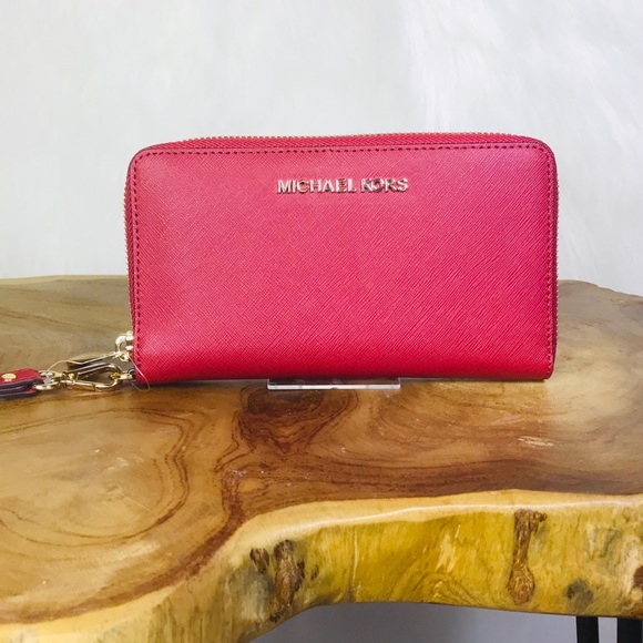 Michael Kors Handbags - Michael Kors Jet Set Travel Phone Case Wallet